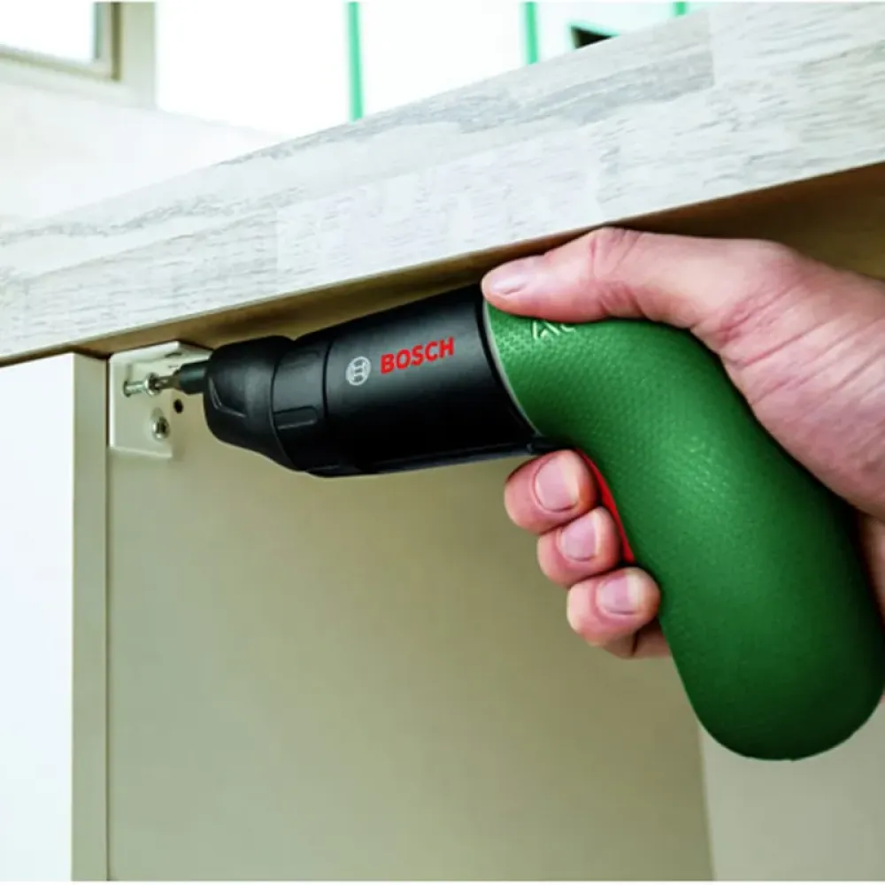 Bosch IXO VI Set аккумуляторная отвертка (1 x 1.5 Ач, ЗУ) с набором насадок, 06039C7122