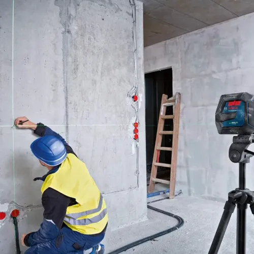 Bosch GLL 2-15 G лазерный нивелир + 4 АКБ , чехол, отражатель, универсальный держатель, потолочное крепление и чемоданчик 0601063W02