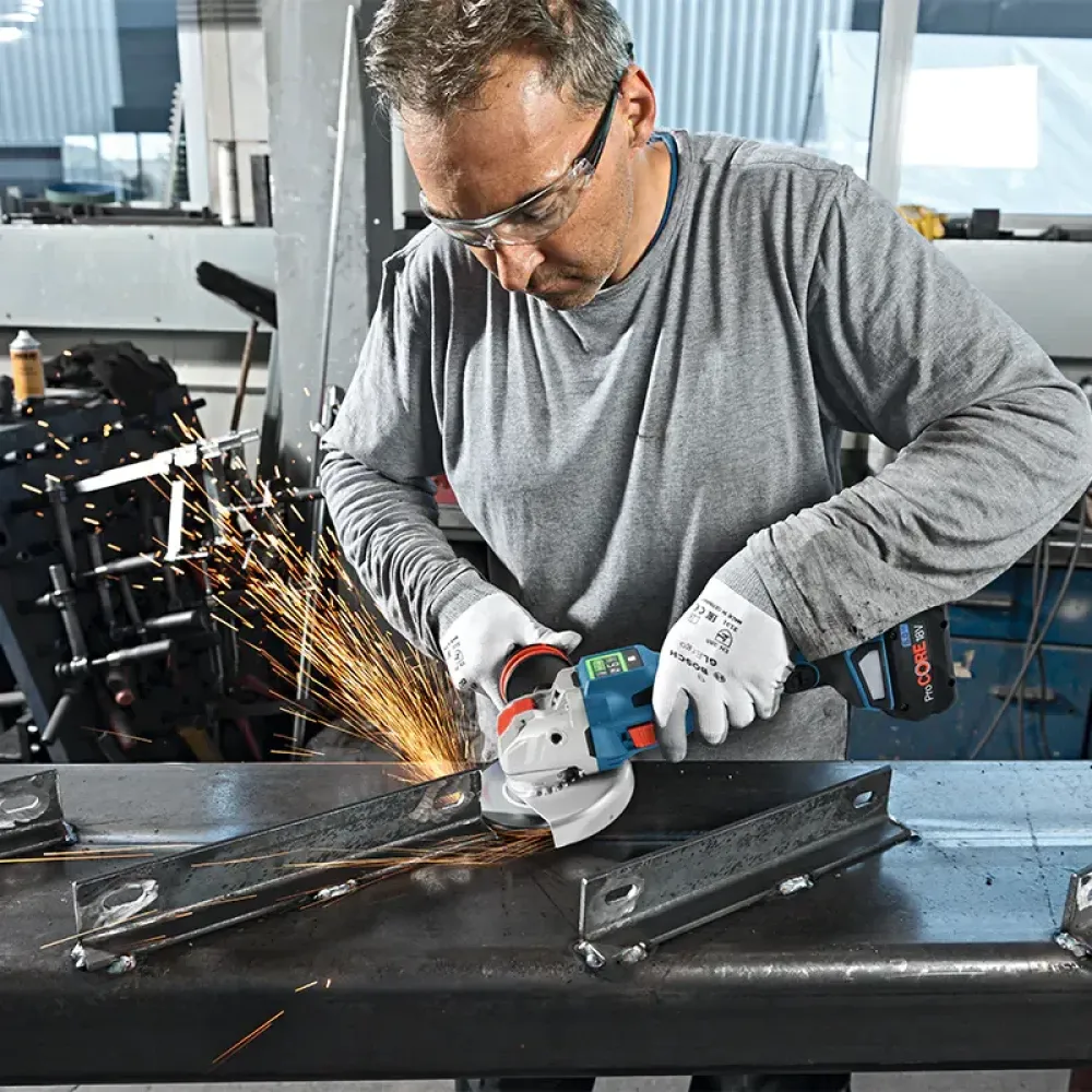 Bosch GWS 18V-15 SC Professional аккумуляторная угловая шлифмашина (2 x 8 Ач, ЗУ), 06019H6101