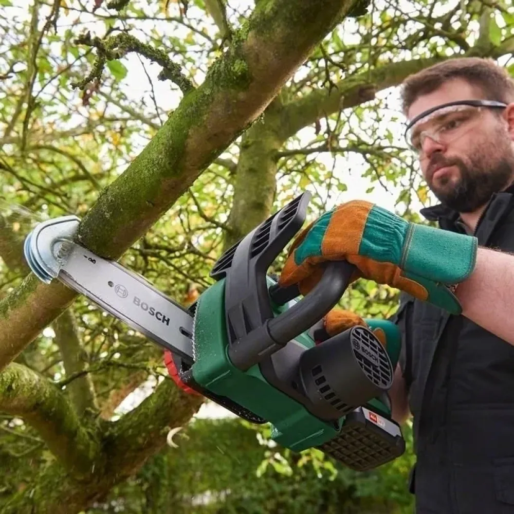 Bosch UniversalChain 18 Set аккумуляторная цепная пила (1 x 2.5 Ач, ЗУ), 06008B8000